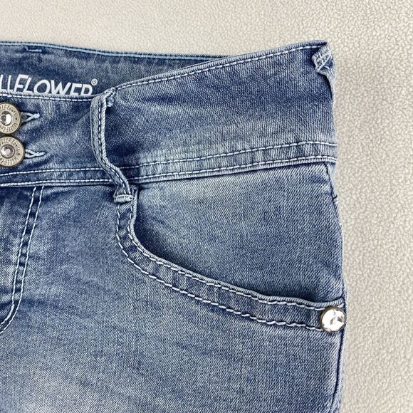 Wallflower Womens 9 Curvy Fit Distressed Denim Shorts Frayed Stretch Bling Boho - Picture 14 of 14